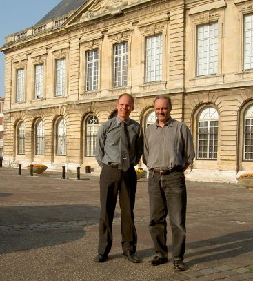 Ritsert Rinsma et Yves Boistelle devant le Mus&eacute;um d'Histoire Naturelle du Havre